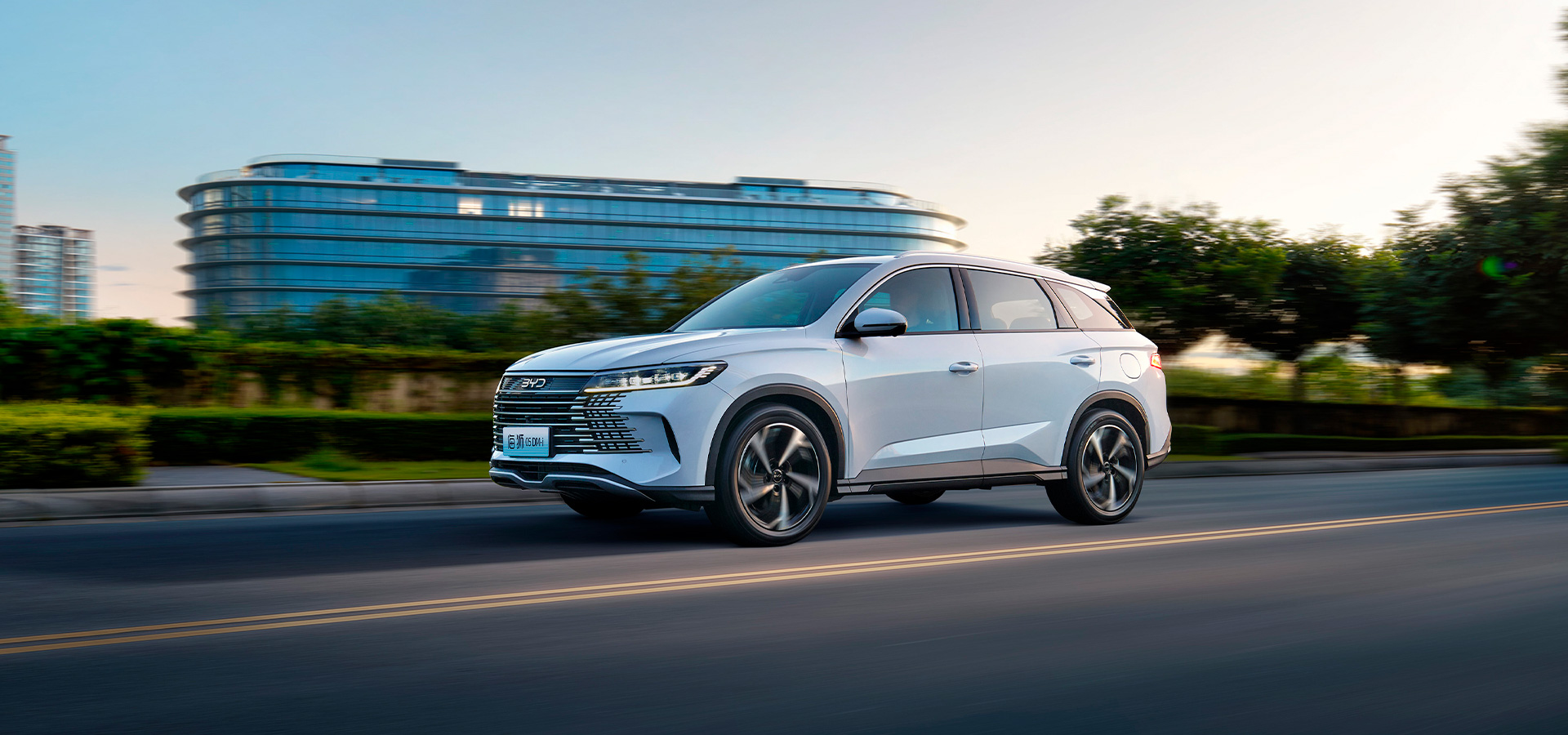 Электромобили BYD Sea Lion 05 DM-i из Китая